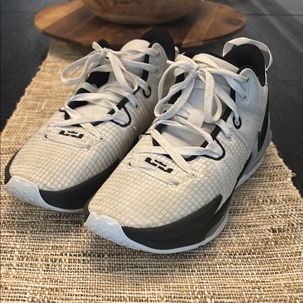 Nike LeBron White and Black Basketball shoes, size 8.5
